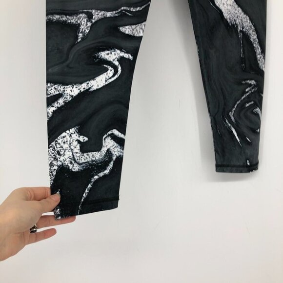 Silver Icing black and grey marble swirl cropped athletic leggings - Picture 7 of 13